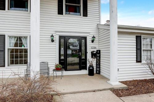 1226 Wedgewood Dr, Waukesha, WI 53186-6753