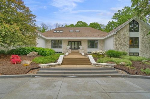 1240 Turnberry Dr, Pittsburgh, PA 15241-2943