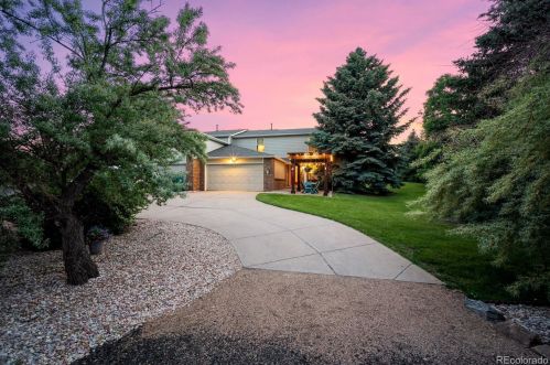 975 Zinnia St, Lakewood, CO 80401