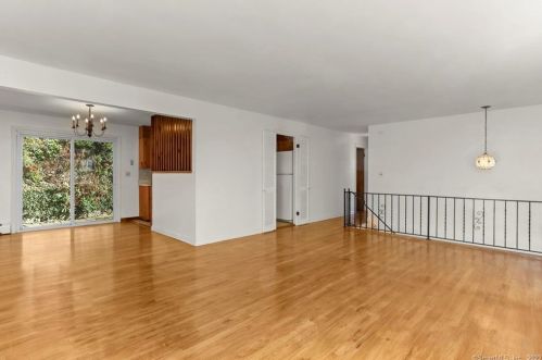25 Shady Ln, New Canaan, CT 06840-6430