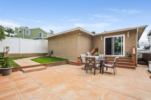575 27th St, Manhattan Beach CA  90266-2209 exterior