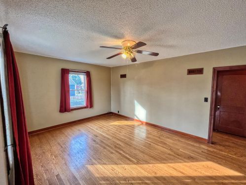418 Long Coulee Rd, Holmen, WI 54636-9783