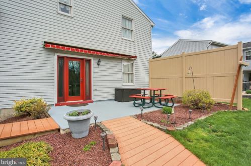 5805 Hillsborough Ct, Harrisburg PA  17111-4736 exterior