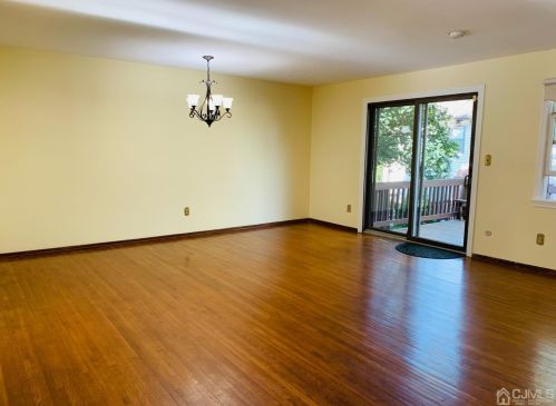 3 Highview Dr, Woodbridge NJ  07095-3905 exterior