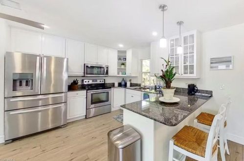 1271 Alhambra Cir, Naples FL 34103-3290 exterior