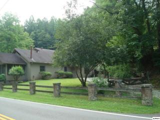 4190 Pittman Center Rd, Pigeon Forge, TN 37876-9100