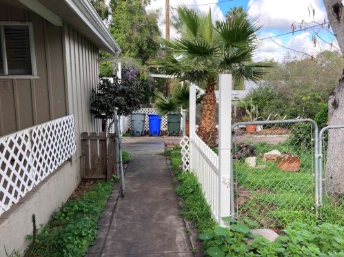 1059 Eucalyptus Ave, Vista, CA 92084-6330