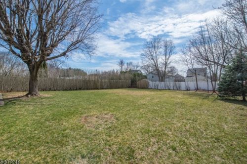 21 Diana Rd, Greystone Park NJ  07950-2104 exterior