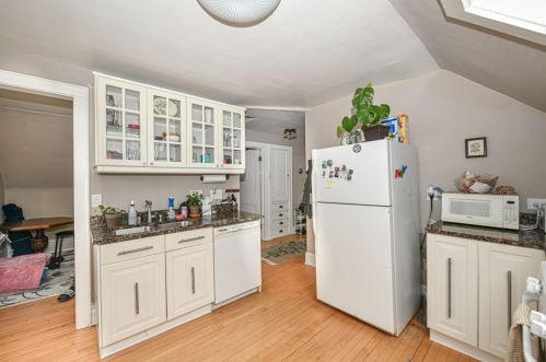 2565 Oakland Ave, Milwaukee WI 53211-3931 exterior