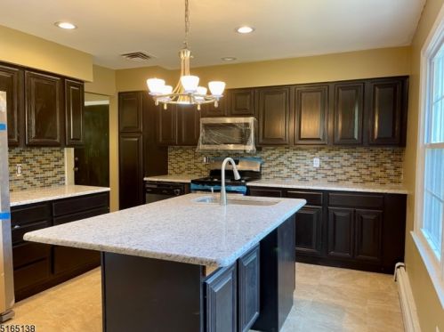 6 Robert St, Parsippany NJ  07054-2906 exterior
