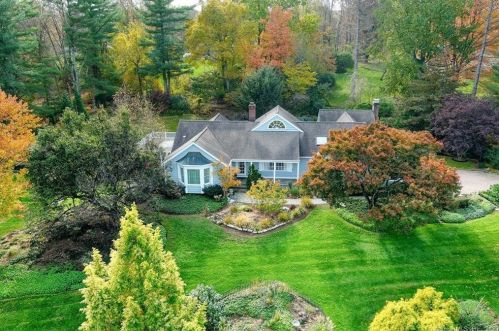 43 Circle Dr, Ridgefield, CT 06877-1917