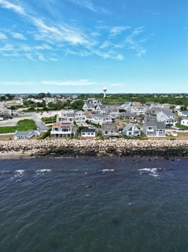 52 Ocean Spray Ave, South Kingstown, RI 02882-5831