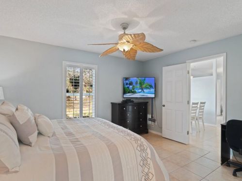 8425 102 Ct, Vero Beach FL  32967-3282 exterior