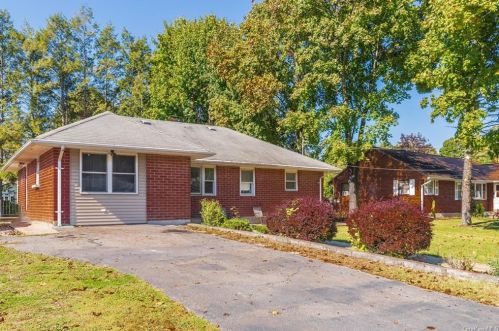 19 Briarwood Dr, Poughkeepsie, NY 12601-5528