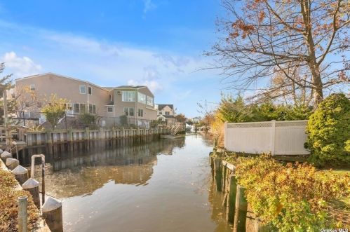 11 Adams St, East Rockaway NY  11518-1705 exterior