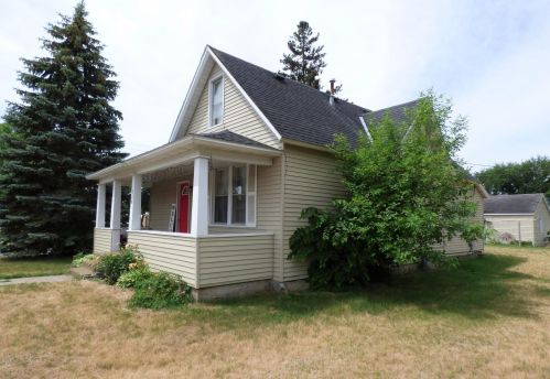 216 6th St, Little Falls, MN 56345-2802