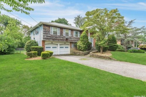 9 Foothill Ln, Elwood NY  11731-4106 exterior