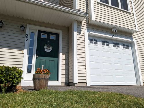 23 Bennett St, Nashua NH  03064-2052 exterior