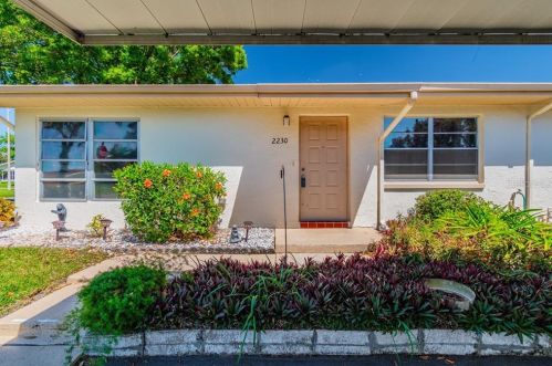 2230 Grenadier Dr, Ruskin, FL 33573-5667
