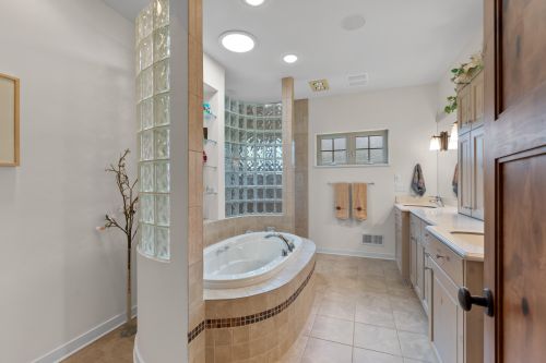 11405 Justin Dr, Thiensville WI  53092-2785 exterior