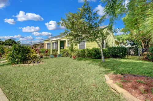 833 Valley Forge Rd, West Palm Beach, FL 33405-3935