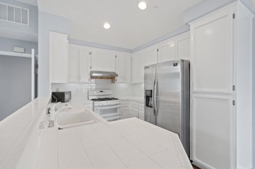23 Outlook Cir, Pacifica CA  94044-2146 exterior
