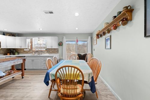 37 Elena Ave, New Kensington PA  15068-9749 exterior