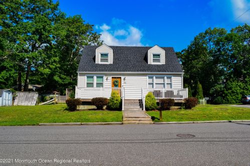 2 Hayes Ave, Bricktown, NJ 08724-2530