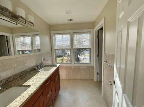 3 Stratford Rd, New Rochelle NY  10804-2519 exterior