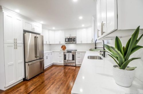 214 Berkshire Rd, Sandy Hook CT  06482-1548 exterior