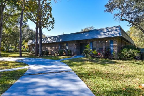 2 Whispering Pines Trl, Ormond Beach, FL 32174-4927
