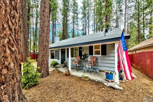 1209 Reno Ave, South Lake Tahoe CA  96150-3027 exterior