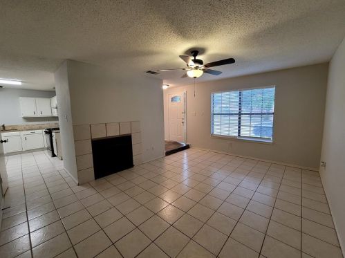 1310 Creek View Dr, Lewisville TX  75067 exterior