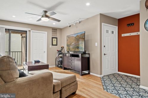 20 Gena Ct, Trenton NJ 08690-3630 exterior