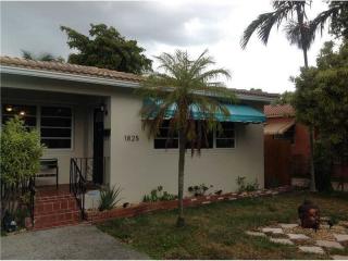 1825 Lee St, Hollywood FL  33020-2406 exterior
