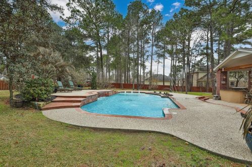40411 Manor Dr, Magnolia, TX 77354-4915
