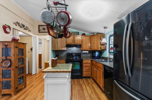 1525 Pleasant St, Tavares FL  32778-4001 exterior