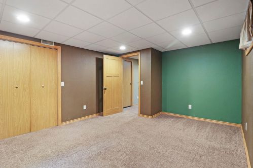 9207 8 Ave, Kenosha WI 53158-5242 exterior