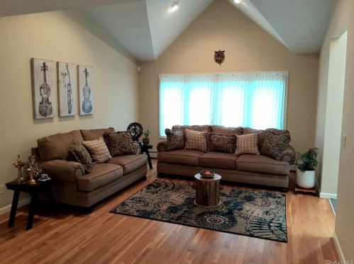 18 Redwood Dr, Somers Town NY  10589-1816 exterior