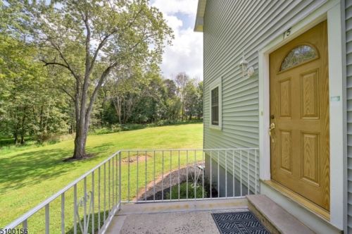 15 Bank St, White House Station, NJ 08889-2034
