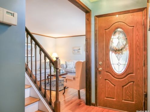 35 Wedgewood Ln, Brookhaven, NY 11719-9708