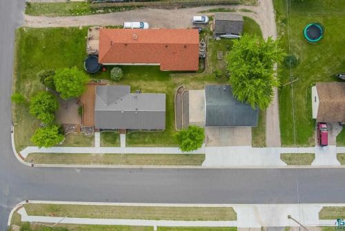 526 Lake St, Chisholm MN  55719-1334 exterior