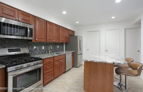 118 Cotswold Cir, Tinton Falls, NJ 07712-2650