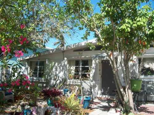 111 Hibiscus Dr, Fort Myers Beach, FL 33931-3831