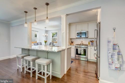 6710 Chestnut Ave, Falls Church VA  22042-2112 exterior