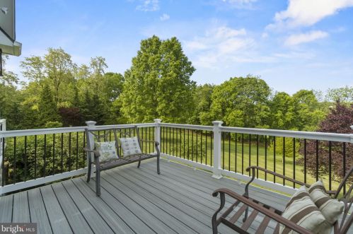 17621 Stonegait Ct, Round Hill VA  20141-2264 exterior