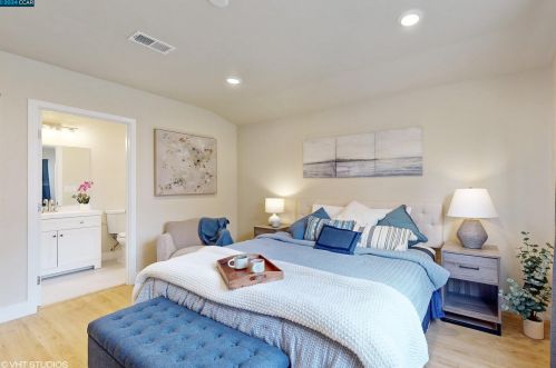 5054 Congress Ave, Oakland CA  94601-5402 exterior