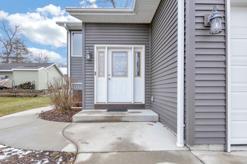 24913 Madison St, Kansasville, WI 53139-3263