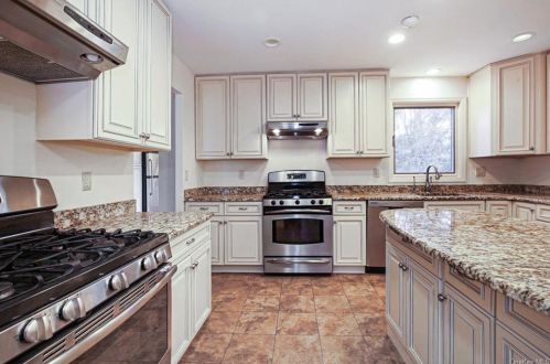 80 Donnybrook Rd, Scarsdale NY  10583-6704 exterior