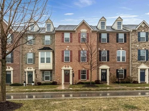 1960 Georgetown Dr, Sewickley, PA 15143-8992